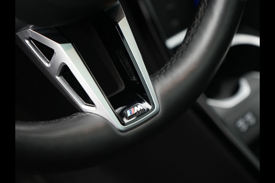 BMW X1 xDrive30e M Sport Plug In Hybrid 326pk Dealer O.H. PHEV | Panodak | Head Up | 360 Camera | Adaptive Cruise | Alcantara Sportstoelen Massage & Memory | Harman & Kardon | Stoelen & Stuur Verwarmd | Apple Carplay | 20"L.M | Blis | Keyless | Sfee