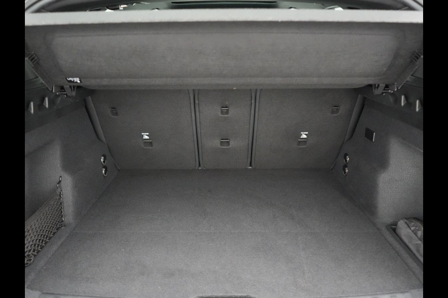 BMW X1 xDrive30e M Sport Plug In Hybrid 326pk Dealer O.H. PHEV | Panodak | Head Up | 360 Camera | Adaptive Cruise | Alcantara Sportstoelen Massage & Memory | Harman & Kardon | Stoelen & Stuur Verwarmd | Apple Carplay | 20"L.M | Blis | Keyless | Sfee