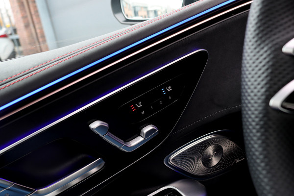 Mercedes-Benz EQE AMG 53 4MATIC+ 90 kWh | 72500,- Ex | MBUX Hyperscreen | Airmatic | Achterasbesturing | Distronic+ | Massage | Memory | Burmester | Stoelventilatie | HUD | Digital Light | Warmtepomp | Surround Camera |