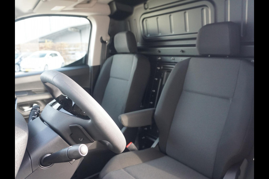 Peugeot e-Partner L2 50 kWh | 0% rente | Navigatie incl. Apple Carplay | camera's | parkeersensoren voor & achter | dodehoek detectie | Comfort stoel | rijklaarprijs