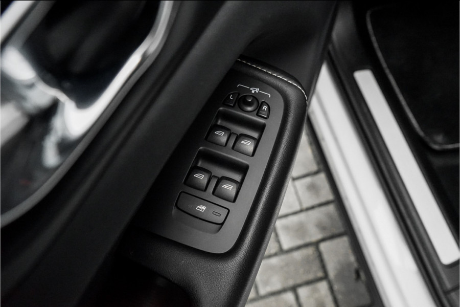 Volvo XC60 2.0 B4 Inscription R-Design Luchtvering ACC Trekhaak