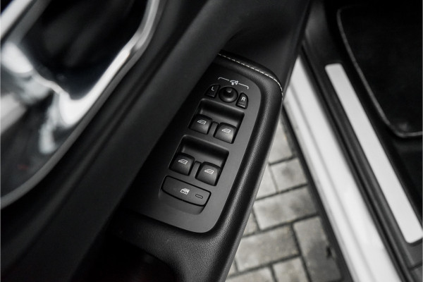 Volvo XC60 2.0 B4 Inscription R-Design Luchtvering ACC Trekhaak