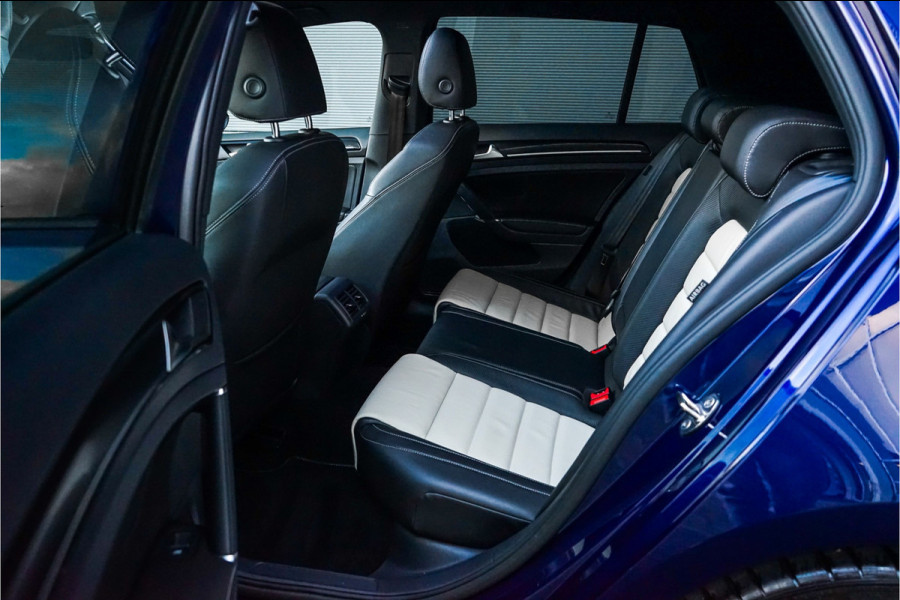 Volkswagen Golf 2.0 TSI 4Motion R Performance Akrapovic Pano Dynaudio Leder 19"