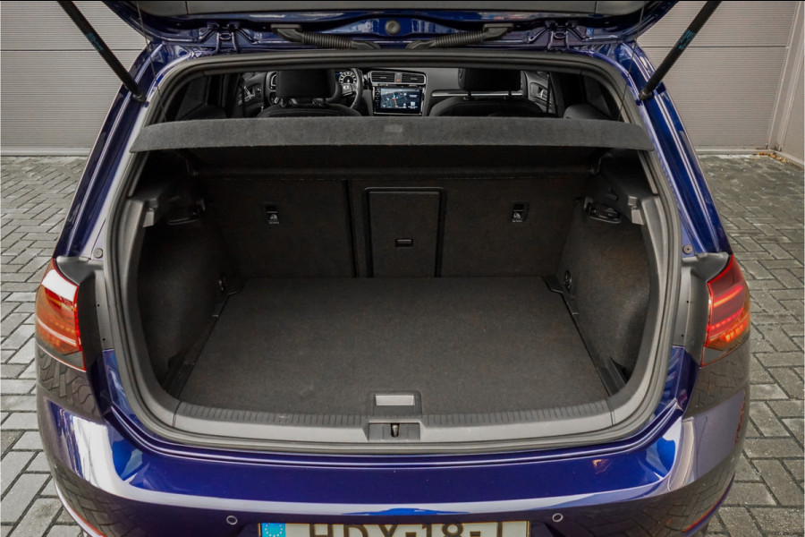 Volkswagen Golf 2.0 TSI 4Motion R Performance Akrapovic Pano Dynaudio Leder 19"