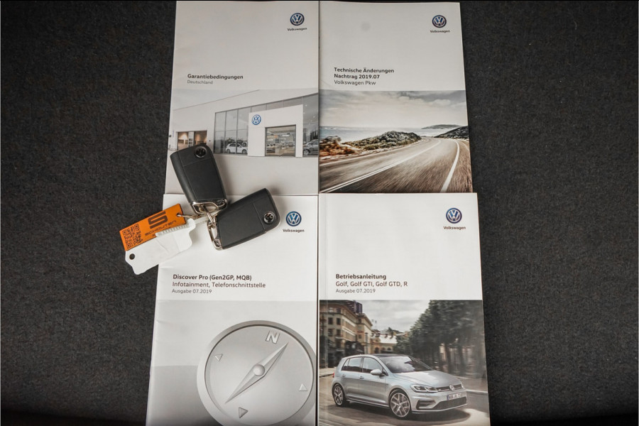 Volkswagen Golf 2.0 TSI 4Motion R Performance Akrapovic Pano Dynaudio Leder 19"