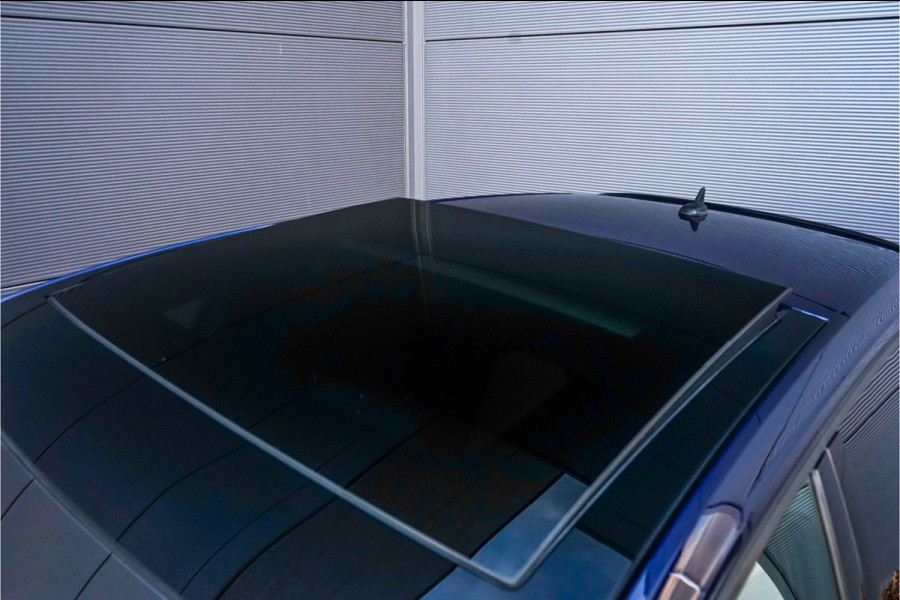 Volkswagen Golf 2.0 TSI 4Motion R Performance Akrapovic Pano Dynaudio Leder 19"