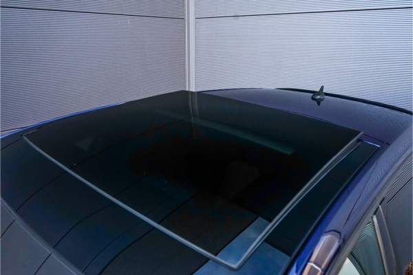 Volkswagen Golf 2.0 TSI 4Motion R Performance Akrapovic Pano Dynaudio Leder 19"