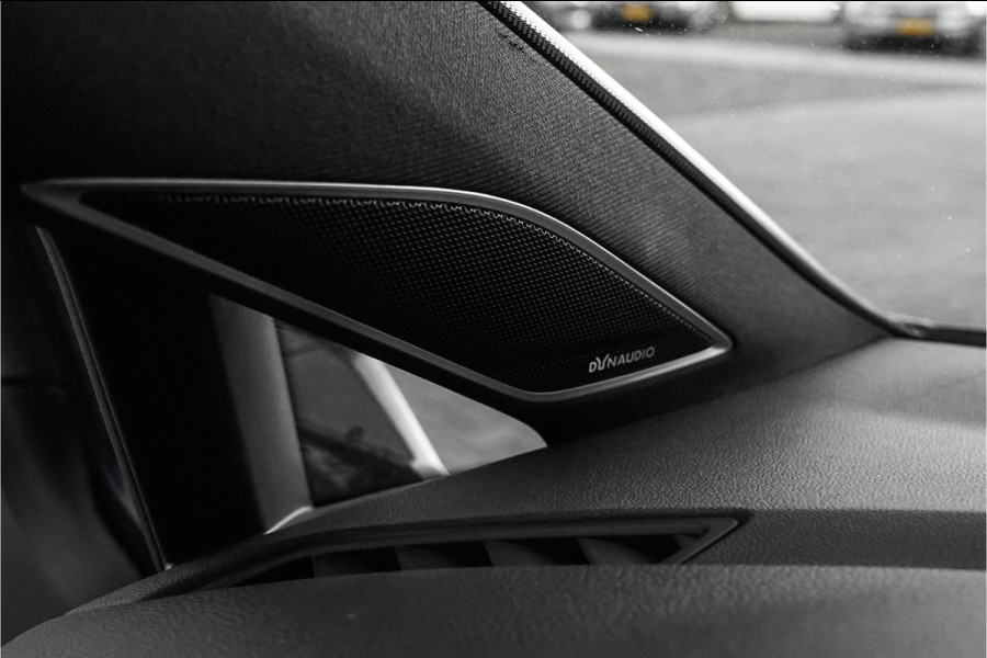 Volkswagen Golf 2.0 TSI 4Motion R Performance Akrapovic Pano Dynaudio Leder 19"