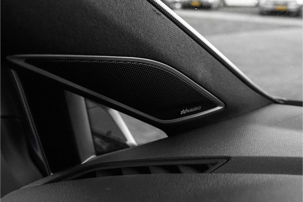 Volkswagen Golf 2.0 TSI 4Motion R Performance Akrapovic Pano Dynaudio Leder 19"