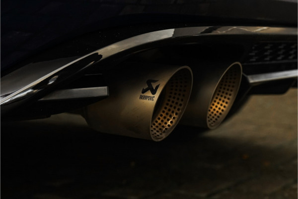 Volkswagen Golf 2.0 TSI 4Motion R Performance Akrapovic Pano Dynaudio Leder 19"