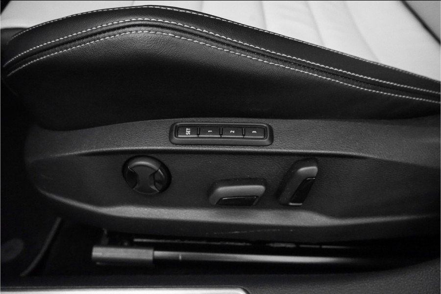 Volkswagen Golf 2.0 TSI 4Motion R Performance Akrapovic Pano Dynaudio Leder 19"