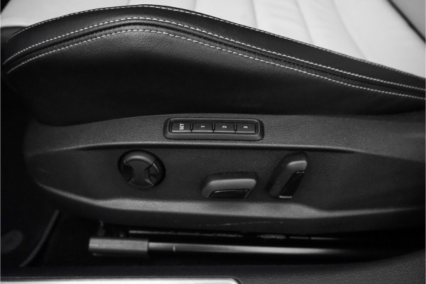 Volkswagen Golf 2.0 TSI 4Motion R Performance Akrapovic Pano Dynaudio Leder 19"