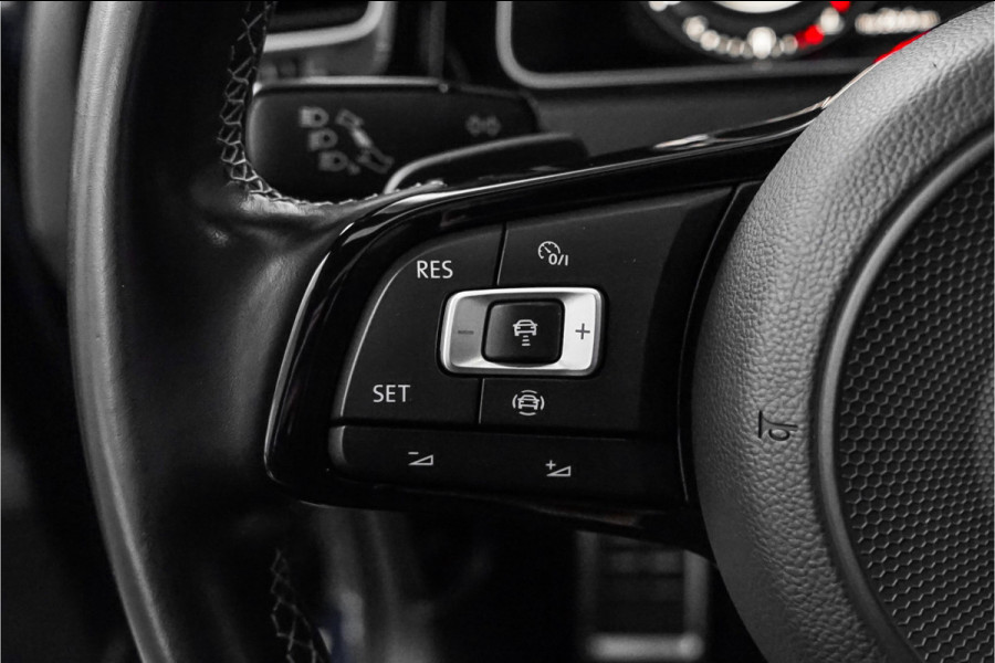 Volkswagen Golf 2.0 TSI 4Motion R Performance Akrapovic Pano Dynaudio Leder 19"