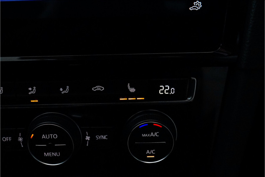 Volkswagen Golf 2.0 TSI 4Motion R Performance Akrapovic Pano Dynaudio Leder 19"