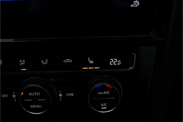 Volkswagen Golf 2.0 TSI 4Motion R Performance Akrapovic Pano Dynaudio Leder 19"