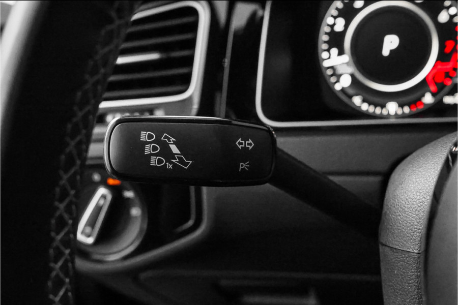 Volkswagen Golf 2.0 TSI 4Motion R Performance Akrapovic Pano Dynaudio Leder 19"