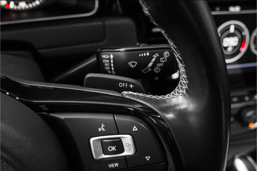 Volkswagen Golf 2.0 TSI 4Motion R Performance Akrapovic Pano Dynaudio Leder 19"