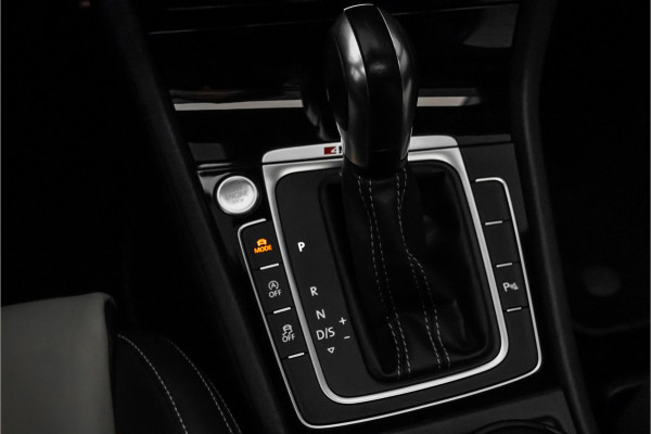 Volkswagen Golf 2.0 TSI 4Motion R Performance Akrapovic Pano Dynaudio Leder 19"