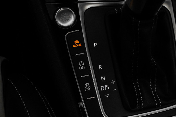 Volkswagen Golf 2.0 TSI 4Motion R Performance Akrapovic Pano Dynaudio Leder 19"