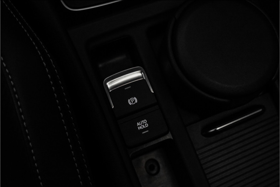 Volkswagen Golf 2.0 TSI 4Motion R Performance Akrapovic Pano Dynaudio Leder 19"