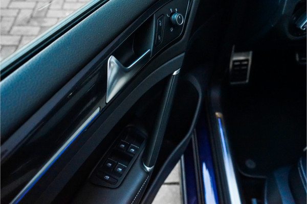 Volkswagen Golf 2.0 TSI 4Motion R Performance Akrapovic Pano Dynaudio Leder 19"