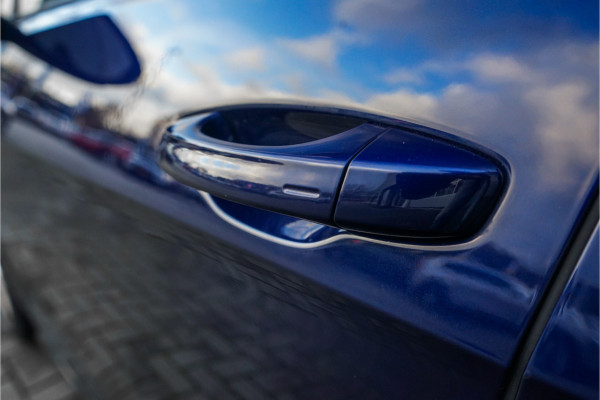 Volkswagen Golf 2.0 TSI 4Motion R Performance Akrapovic Pano Dynaudio Leder 19"