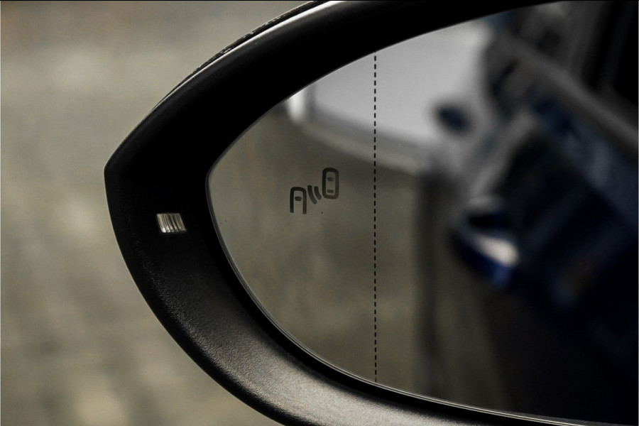 Volkswagen Golf 2.0 TSI 4Motion R Performance Akrapovic Pano Dynaudio Leder 19"