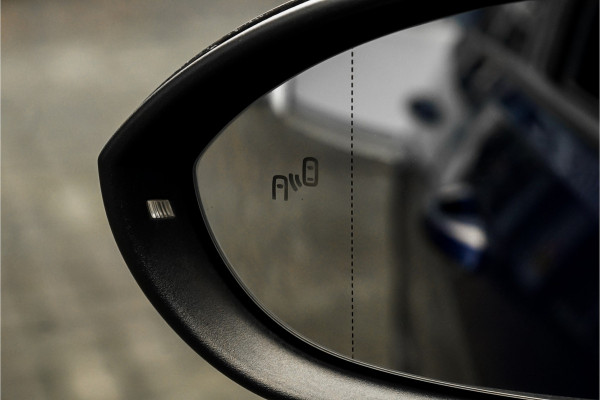 Volkswagen Golf 2.0 TSI 4Motion R Performance Akrapovic Pano Dynaudio Leder 19"