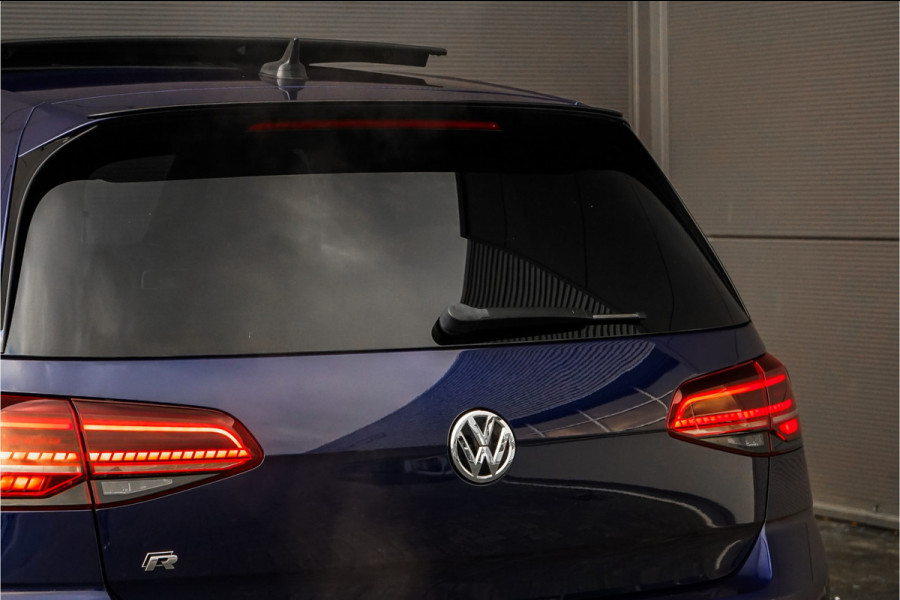 Volkswagen Golf 2.0 TSI 4Motion R Performance Akrapovic Pano Dynaudio Leder 19"