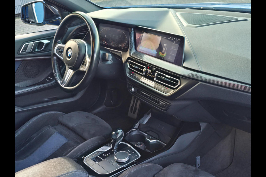 BMW 1-serie 118i M Line / AUT / NAP / Navi / Camera / M Interieur / Cruise Control / Open Panoramadak / Led / Pdc / 19 Inch