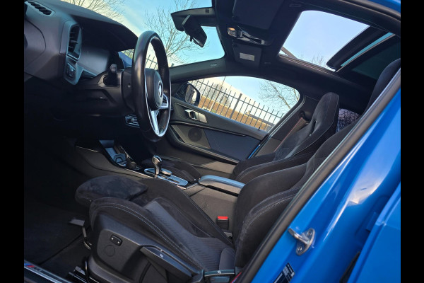 BMW 1-serie 118i M Line / AUT / NAP / Navi / Camera / M Interieur / Cruise Control / Open Panoramadak / Led / Pdc / 19 Inch