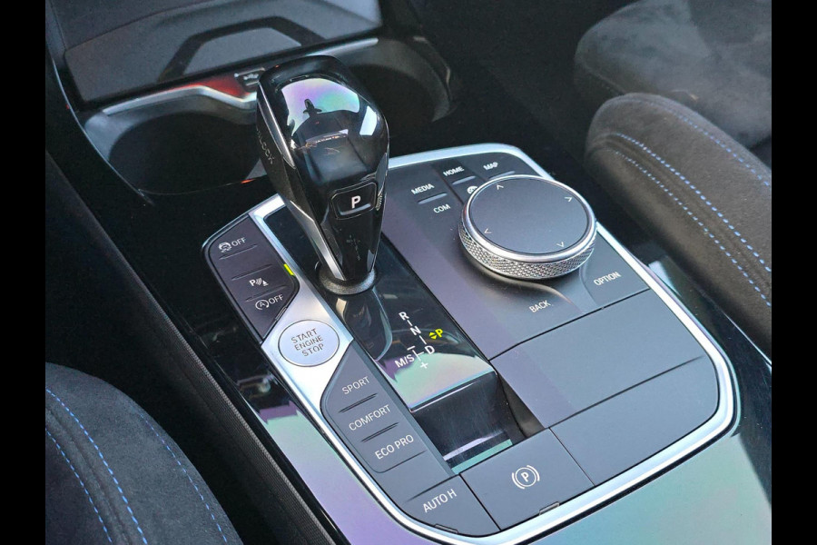 BMW 1-serie 118i M Line / AUT / NAP / Navi / Camera / M Interieur / Cruise Control / Open Panoramadak / Led / Pdc / 19 Inch