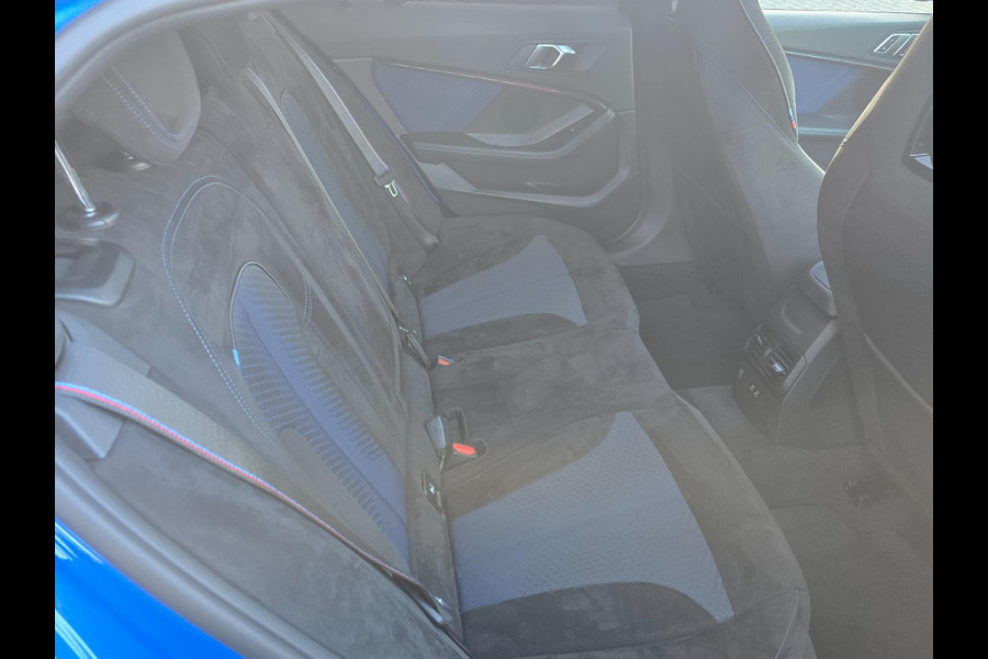 BMW 1-serie 118i M Line / AUT / NAP / Navi / Camera / M Interieur / Cruise Control / Open Panoramadak / Led / Pdc / 19 Inch