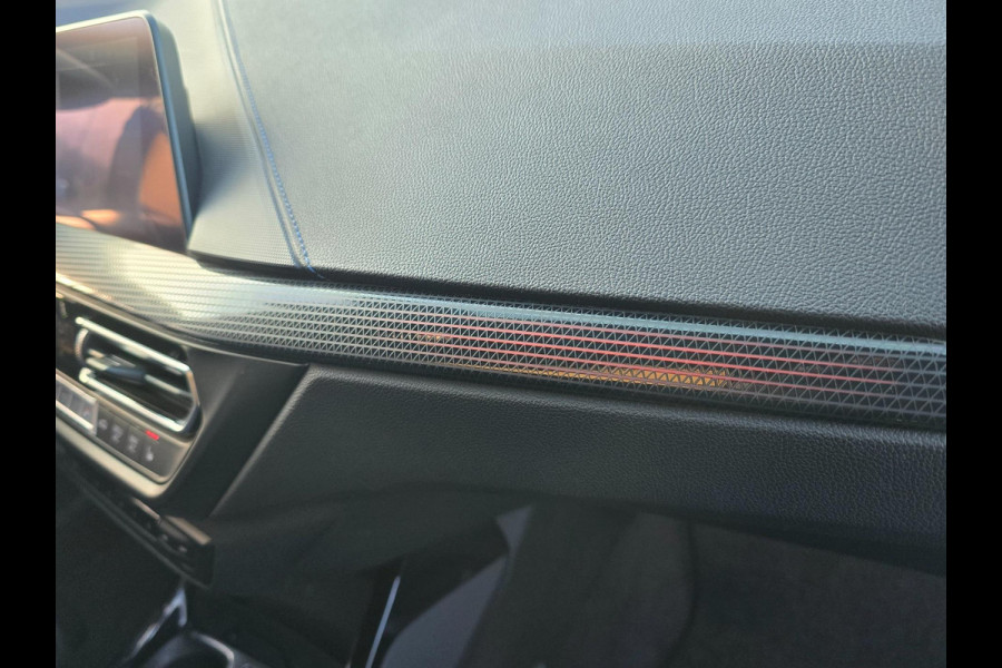 BMW 1-serie 118i M Line / AUT / NAP / Navi / Camera / M Interieur / Cruise Control / Open Panoramadak / Led / Pdc / 19 Inch