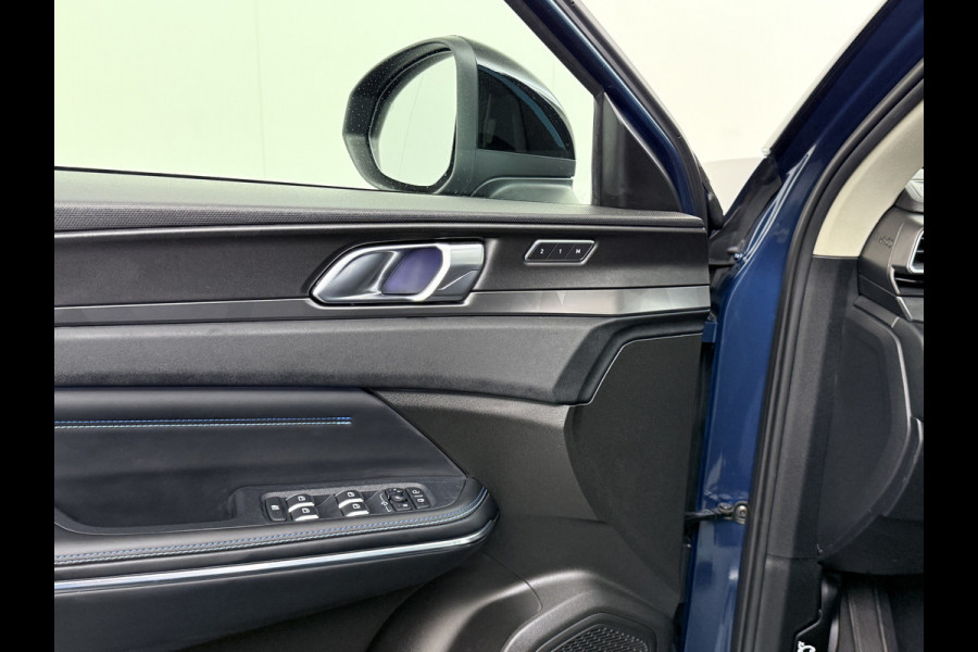 Lynk & Co 01 PHEV AUT-7 261pk Org NL Trekhaak Pano-Schuifdak Lmv 20" 360°Camera Apple Carplay Android Auto Adap.Cruise Navi Pdc Ecc Keyless L Elek.Memory.Stoel File assistent Dodehoek detector Elektrisch bedienbare achterklep Rijstrooksensor Wifi Verkeersbord detectie 425Nm koppel 3,7kw laadvermogen