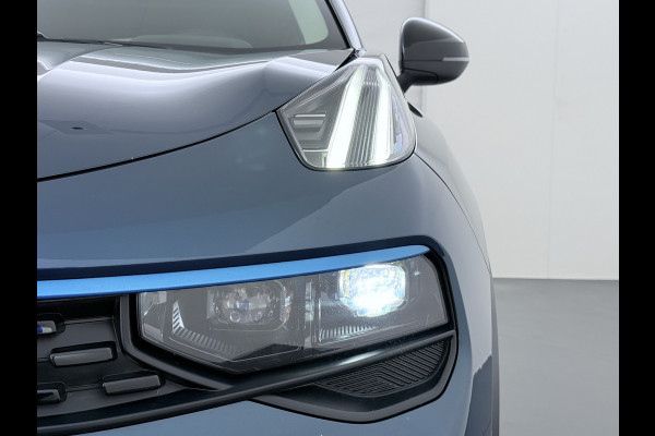 Lynk & Co 01 PHEV AUT-7 261pk Org NL Trekhaak Pano-Schuifdak Lmv 20" 360°Camera Apple Carplay Android Auto Adap.Cruise Navi Pdc Ecc Keyless L Elek.Memory.Stoel File assistent Dodehoek detector Elektrisch bedienbare achterklep Rijstrooksensor Wifi Verkeersbord detectie 425Nm koppel 3,7kw laadvermogen