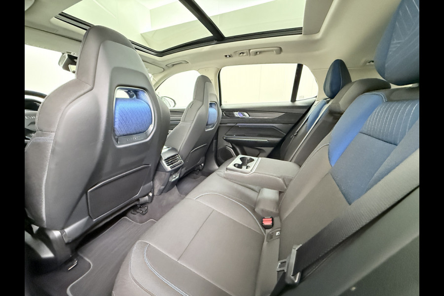 Lynk & Co 01 PHEV AUT-7 261pk Org NL Trekhaak Pano-Schuifdak Lmv 20" 360°Camera Apple Carplay Android Auto Adap.Cruise Navi Pdc Ecc Keyless L Elek.Memory.Stoel File assistent Dodehoek detector Elektrisch bedienbare achterklep Rijstrooksensor Wifi Verkeersbord detectie 425Nm koppel 3,7kw laadvermogen