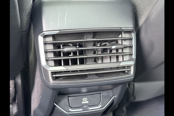 Lynk & Co 01 PHEV AUT-7 261pk Org NL Trekhaak Pano-Schuifdak Lmv 20" 360°Camera Apple Carplay Android Auto Adap.Cruise Navi Pdc Ecc Keyless L Elek.Memory.Stoel File assistent Dodehoek detector Elektrisch bedienbare achterklep Rijstrooksensor Wifi Verkeersbord detectie 425Nm koppel 3,7kw laadvermogen