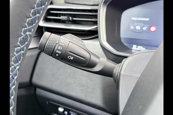 Lynk & Co 01 PHEV AUT-7 261pk Org NL Trekhaak Pano-Schuifdak Lmv 20" 360°Camera Apple Carplay Android Auto Adap.Cruise Navi Pdc Ecc Keyless L Elek.Memory.Stoel File assistent Dodehoek detector Elektrisch bedienbare achterklep Rijstrooksensor Wifi Verkeersbord detectie 425Nm koppel 3,7kw laadvermogen