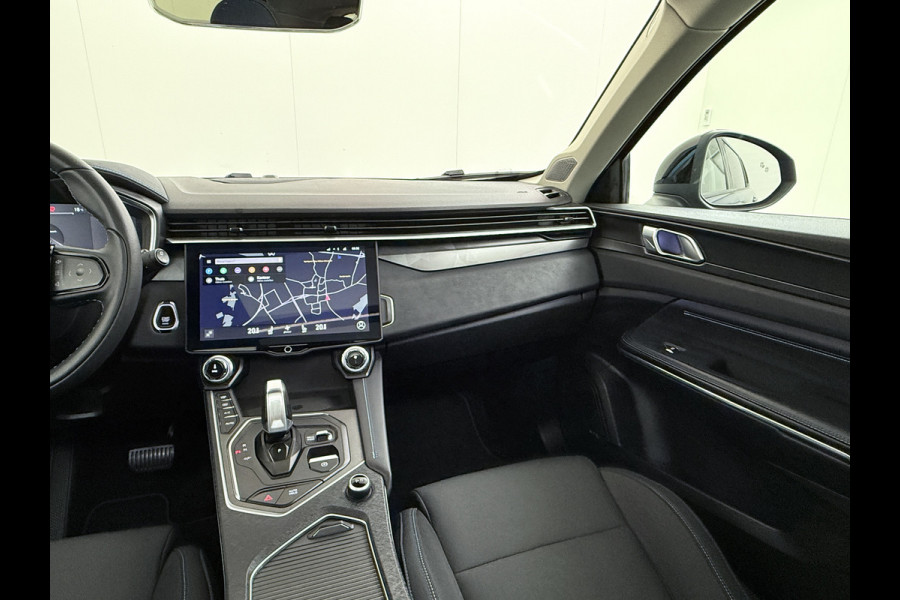 Lynk & Co 01 PHEV AUT-7 261pk Org NL Trekhaak Pano-Schuifdak Lmv 20" 360°Camera Apple Carplay Android Auto Adap.Cruise Navi Pdc Ecc Keyless L Elek.Memory.Stoel File assistent Dodehoek detector Elektrisch bedienbare achterklep Rijstrooksensor Wifi Verkeersbord detectie 425Nm koppel 3,7kw laadvermogen