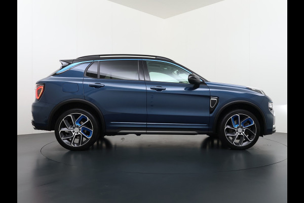 Lynk & Co 01 PHEV AUT-7 261pk Org NL Trekhaak Pano-Schuifdak Lmv 20" 360°Camera Apple Carplay Android Auto Adap.Cruise Navi Pdc Ecc Keyless L Elek.Memory.Stoel File assistent Dodehoek detector Elektrisch bedienbare achterklep Rijstrooksensor Wifi Verkeersbord detectie 425Nm koppel 3,7kw laadvermogen