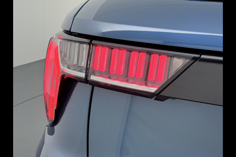 Lynk & Co 01 PHEV AUT-7 261pk Org NL Trekhaak Pano-Schuifdak Lmv 20" 360°Camera Apple Carplay Android Auto Adap.Cruise Navi Pdc Ecc Keyless L Elek.Memory.Stoel File assistent Dodehoek detector Elektrisch bedienbare achterklep Rijstrooksensor Wifi Verkeersbord detectie 425Nm koppel 3,7kw laadvermogen