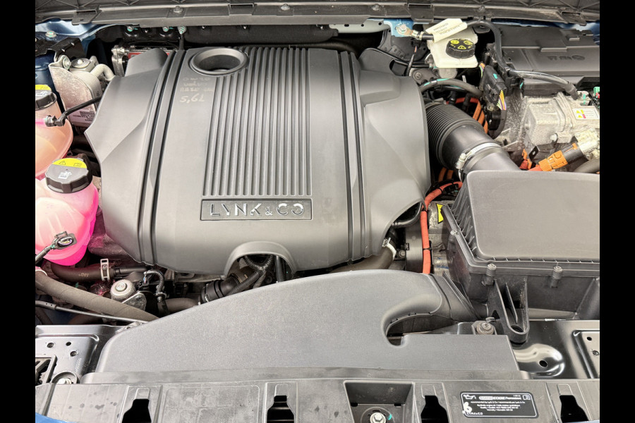 Lynk & Co 01 PHEV AUT-7 261pk Org NL Trekhaak Pano-Schuifdak Lmv 20" 360°Camera Apple Carplay Android Auto Adap.Cruise Navi Pdc Ecc Keyless L Elek.Memory.Stoel File assistent Dodehoek detector Elektrisch bedienbare achterklep Rijstrooksensor Wifi Verkeersbord detectie 425Nm koppel 3,7kw laadvermogen