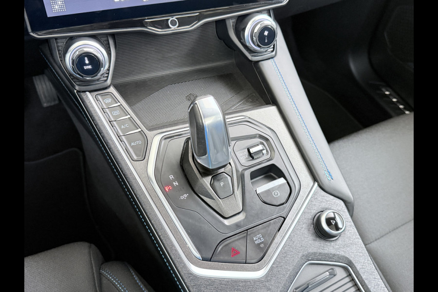 Lynk & Co 01 PHEV AUT-7 261pk Org NL Trekhaak Pano-Schuifdak Lmv 20" 360°Camera Apple Carplay Android Auto Adap.Cruise Navi Pdc Ecc Keyless L Elek.Memory.Stoel File assistent Dodehoek detector Elektrisch bedienbare achterklep Rijstrooksensor Wifi Verkeersbord detectie 425Nm koppel 3,7kw laadvermogen