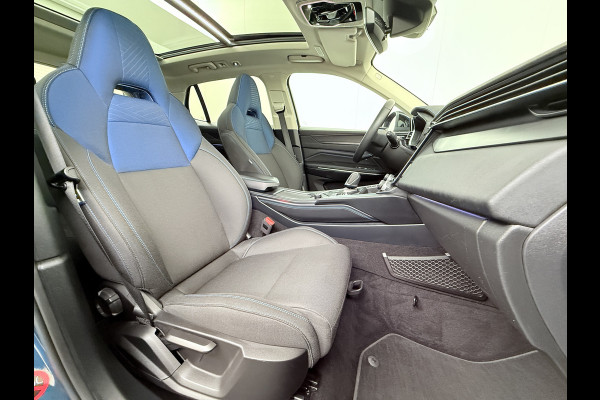 Lynk & Co 01 PHEV AUT-7 261pk Org NL Trekhaak Pano-Schuifdak Lmv 20" 360°Camera Apple Carplay Android Auto Adap.Cruise Navi Pdc Ecc Keyless L Elek.Memory.Stoel File assistent Dodehoek detector Elektrisch bedienbare achterklep Rijstrooksensor Wifi Verkeersbord detectie 425Nm koppel 3,7kw laadvermogen