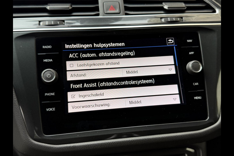 Volkswagen Tiguan Allspace 1.5 TSI R-line 7-persoons Automaat | Panoramadak | DCC Mode Selection | Stoelverwarming | LED verlichting | Spiegels elektrisch