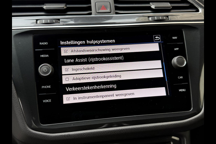 Volkswagen Tiguan Allspace 1.5 TSI R-line 7-persoons Automaat | Panoramadak | DCC Mode Selection | Stoelverwarming | LED verlichting | Spiegels elektrisch