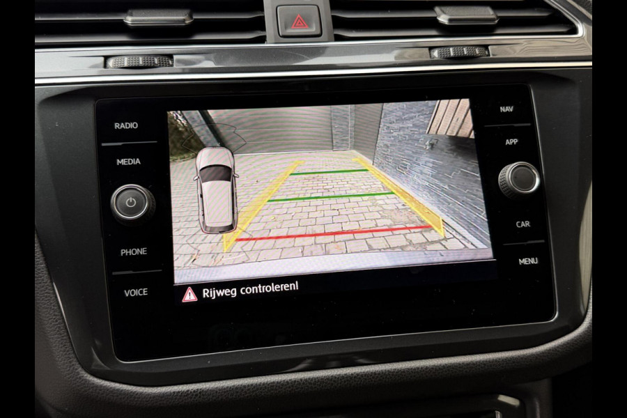 Volkswagen Tiguan Allspace 1.5 TSI R-line 7-persoons Automaat | Panoramadak | DCC Mode Selection | Stoelverwarming | LED verlichting | Spiegels elektrisch