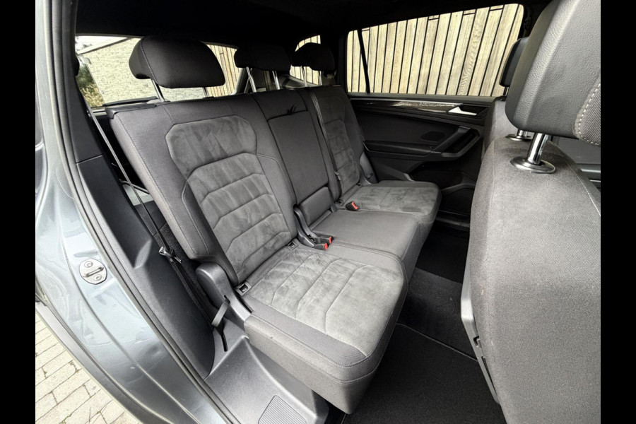 Volkswagen Tiguan Allspace 1.5 TSI R-line 7-persoons Automaat | Panoramadak | DCC Mode Selection | Stoelverwarming | LED verlichting | Spiegels elektrisch