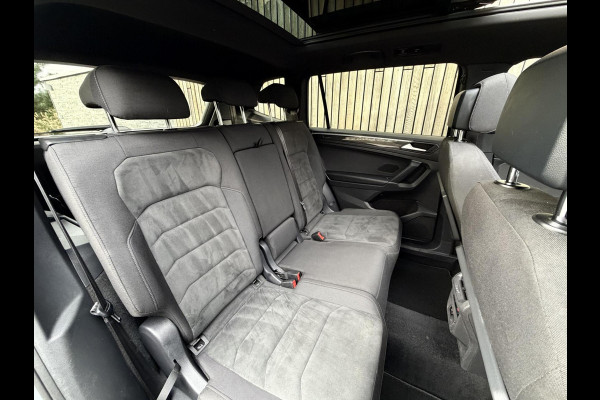 Volkswagen Tiguan Allspace 1.5 TSI R-line 7-persoons Automaat | Panoramadak | DCC Mode Selection | Stoelverwarming | LED verlichting | Spiegels elektrisch